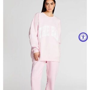THE BAR, varsity sweatshirt in blush size medium